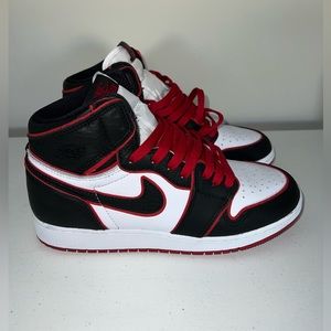 Jordan 1 Retro High Bloodline Size 5.5Y (fits 7 Women’s)